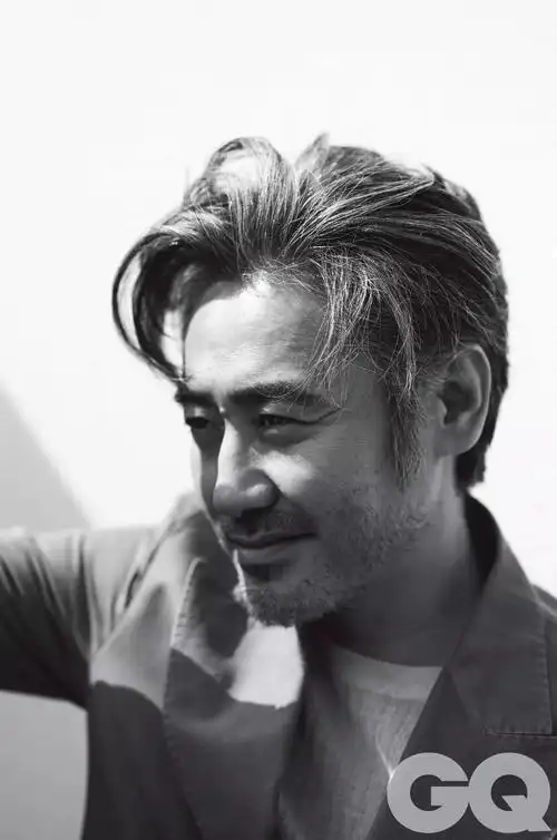 4 吴秀波时尚杂志封面照曝光 演绎不凡魅力