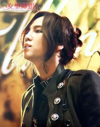 扎马尾的男生发型 男士马尾发型图片