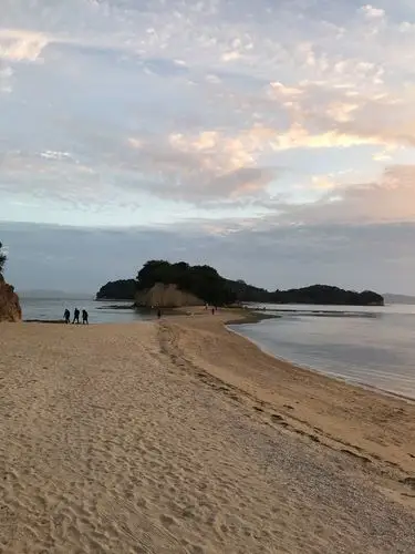 日落时分到"天使之路"的海滩上看夕阳