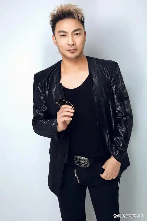 《九月九的酒》歌手陈少华遭5万档嘲讽,冷漠高安龙梅子身价几何