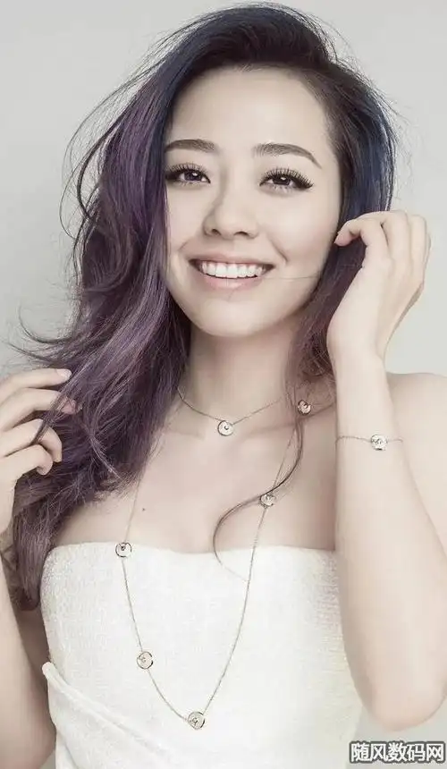 不过关键是身材好穿啥都好看张靓颖当初是作为快乐女声成功出道,她的