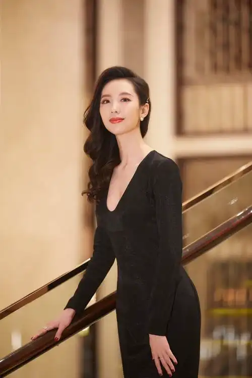 p>陶珞依 i>(原名苗洛依) /i>,3月11日出生于安徽省 a target="