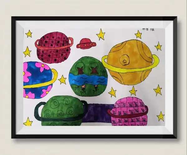 运用所学装饰图案,颜色丰富多彩,画面唯美,引发人们对外太空的