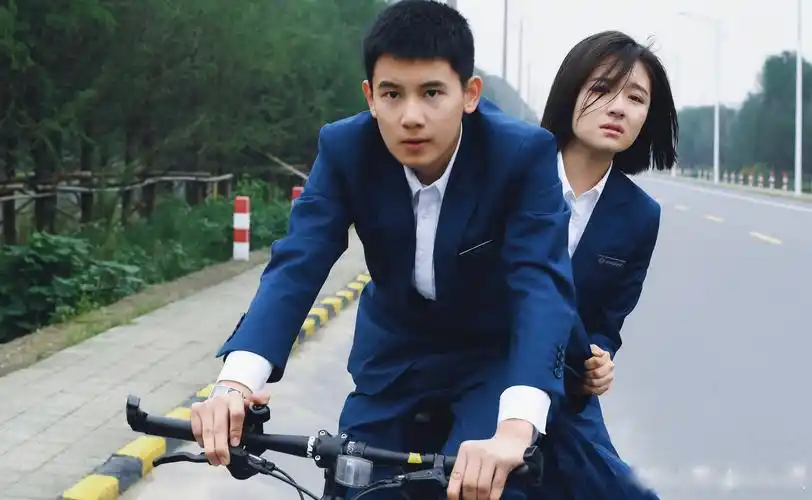 胡先煦大聊和李兰迪的感情戏,台上牵手对唱,台下明星全程姨母笑