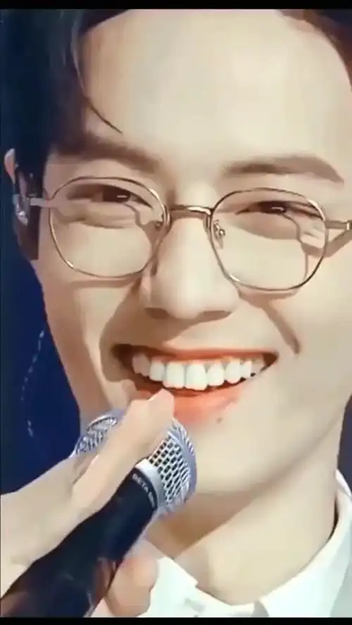 肖战哥哥,你笑起来真好看!