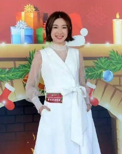 原创tvb上位小生圣诞节不做单身狗搭上星梦力捧新人开心约会沙滩散步