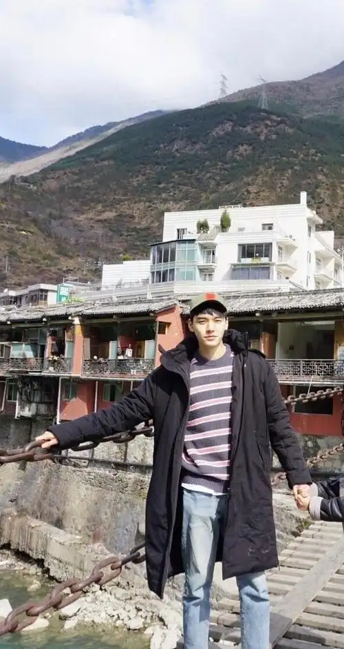 想要龚俊那种素人感特别强的照片