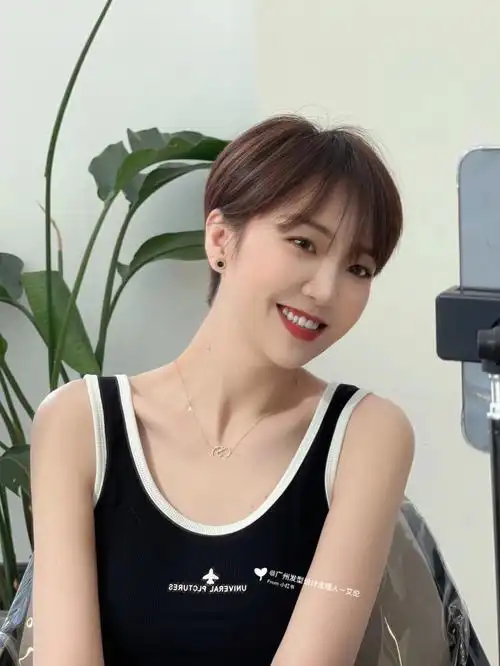 炎炎夏日,露耳短发千万不要错过,这样的发型自带清爽感,让你美美度过