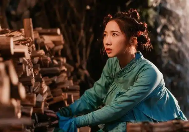 孟美岐再次解锁湿发造型,0造型,游泳后湿发这样变美