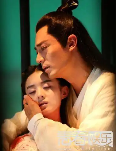 花千骨毁容太惨赵丽颖演技获赞 白子画表白神兽哼唧兽走红!