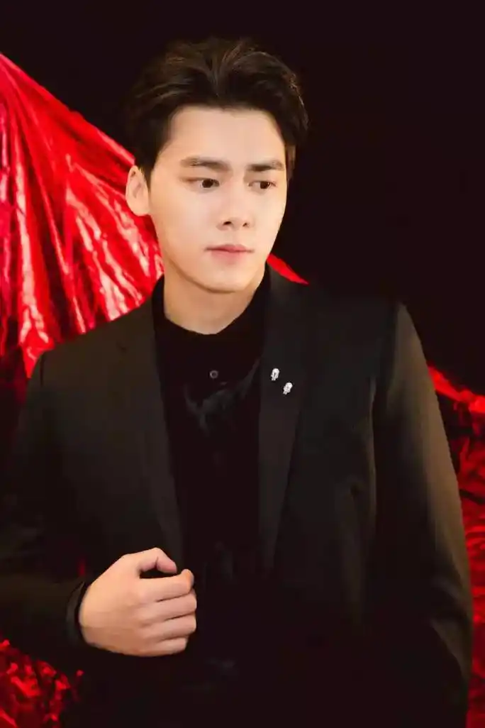 李易峰#分享照片  愿所有美好都恰逢其时@李易峰 - 抖音