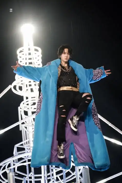 王一博吊威亚后空翻