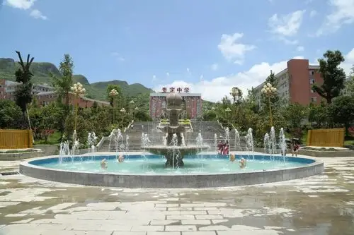 征稿启事贵定中学校园景观文化亭廊楹联征稿