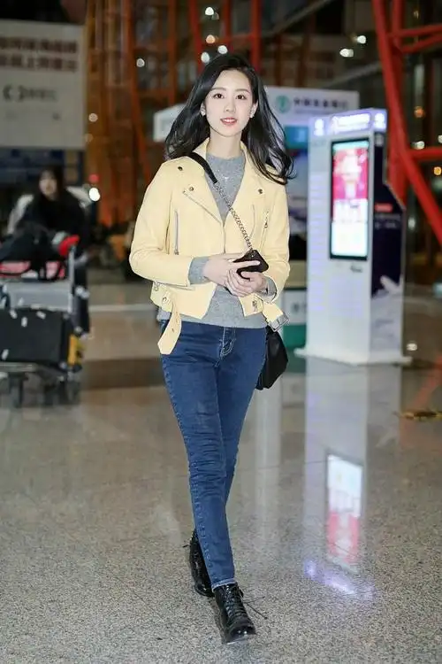 40岁霍思燕原来这么瘦穿紧身牛仔裤出镜裤腿不紧不勒腿真细