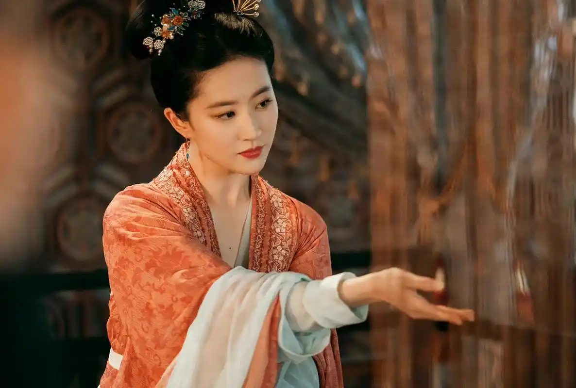 不能再用花瓶来形容仙女了,刘亦菲的演技在《梦华录》中升华