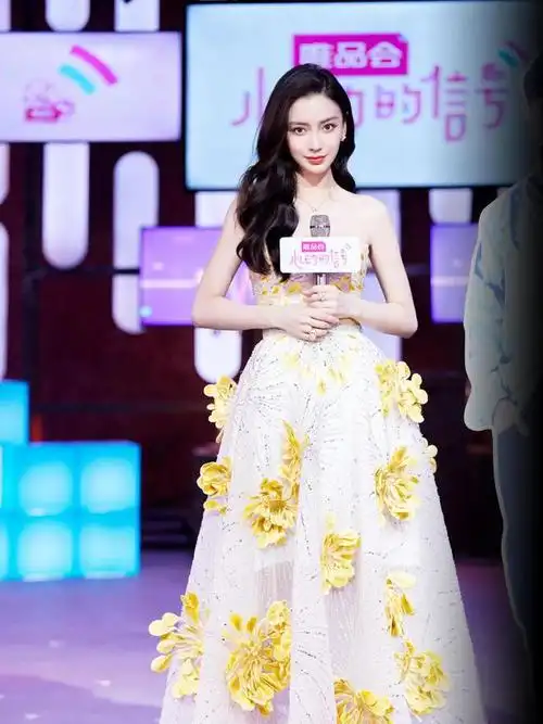 angelababy又美到我了,背心配半身裙随性低调,漂亮大气|杨颖|高腰