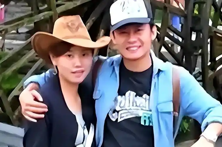 豪气硬汉李健,与初恋妻子携手走过26年,演完《宿敌》终于红了