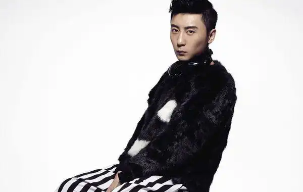 梁欢粉红大象mv曝预告与旅行团再续前缘