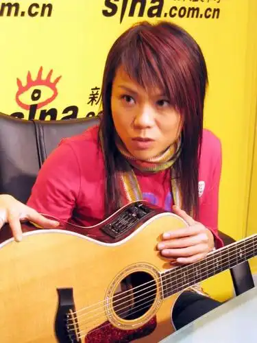 资料图片新加坡歌手蔡健雅作客新浪聊天1