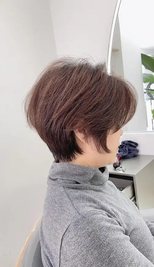 额头窄颧骨高适合的发型