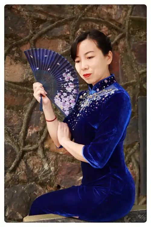 白徽演绎旗袍之美