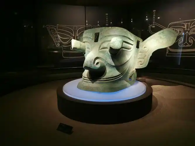 三星堆博物馆青铜纵目面具