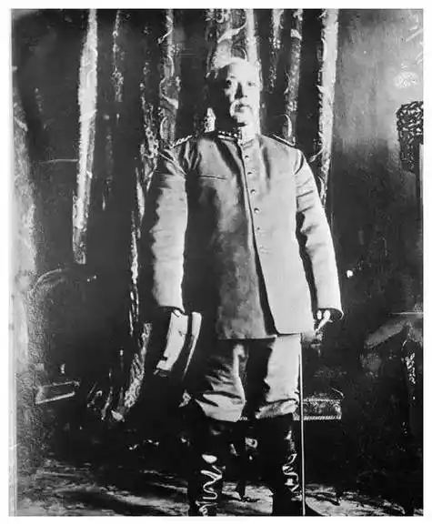 1915年-1916年稀有照片,只做了83天皇帝的袁世凯