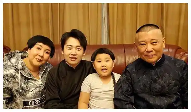 与丈夫郭德纲同框,几月不见师娘瘦了不少_麒麟_照片_网友