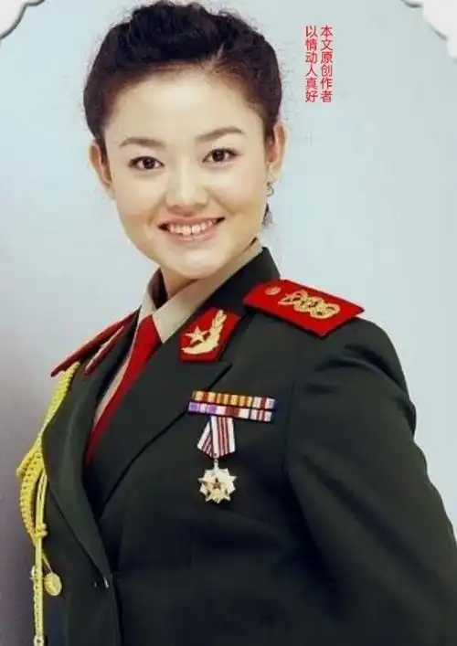 她9岁为电视剧唱主题歌12岁当央视主持人15岁在部队立3等功今怎样
