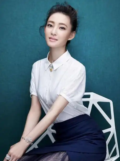 王丽坤与林更新坐实姐弟恋长得美还这么会穿