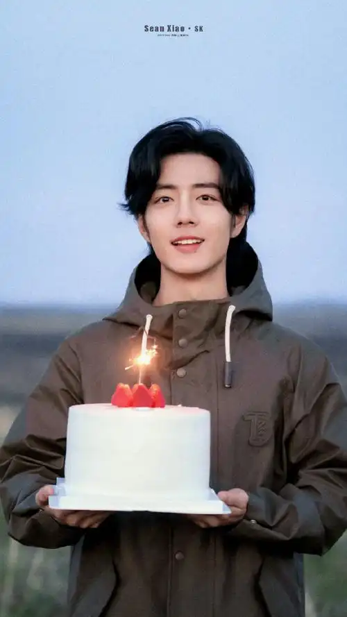 肖战工作室发了18张照片##肖战许了个愿