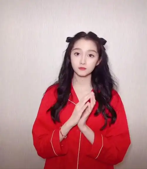 不怕鹿晗吃醋?关晓彤与范丞丞拍吻戏唯美又搞笑