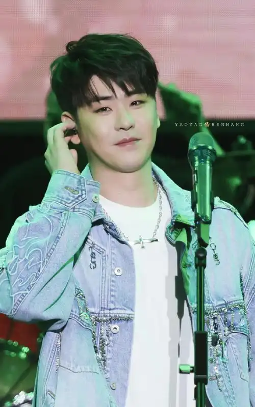 张云雷听云见心演唱会##张云雷杭州音乐节舞台照