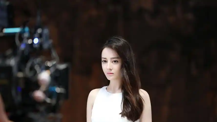 新生代女星迪丽热巴清最新写真,高清图片,电脑桌面-壁纸族