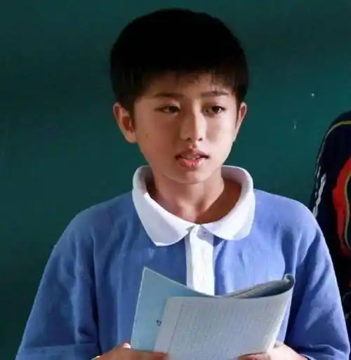 《巴啦啦小魔仙》给观众回忆太多,蔡徐坤略显青涩_成为了_表演_时候