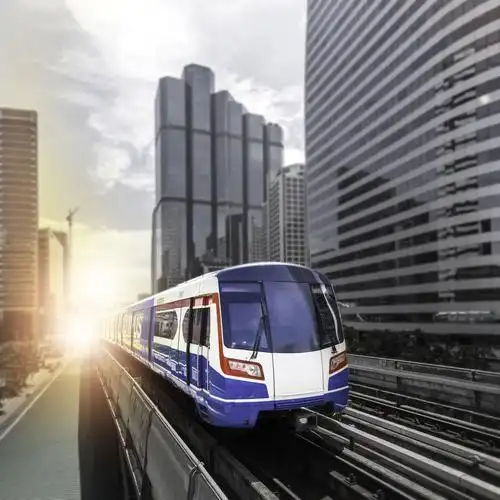 从提拉诺到瑞士的红色火车