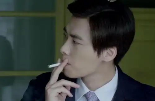 男明星抽烟谁最帅?李易峰呆萌,吴亦凡邪魅,王宝强却成为经典