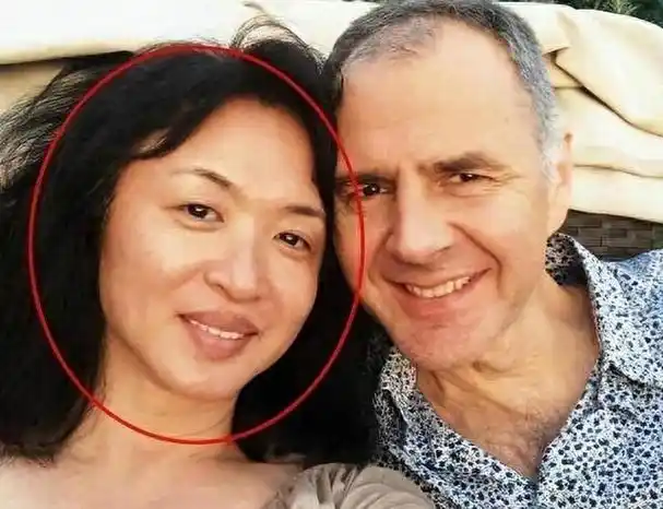 回顾金星被问做完变性手术后和女人在一起洗澡会不会心动