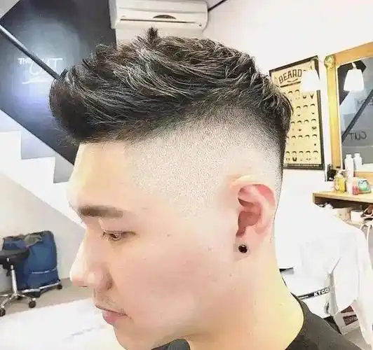 夏季男生流行发型 潮男必剪的男生短发