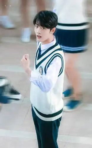 top级别的明星校服造型 清新风的肖战学长请求一战