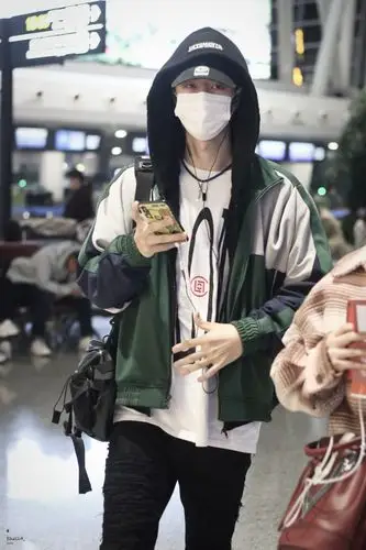 【王一博机场照】