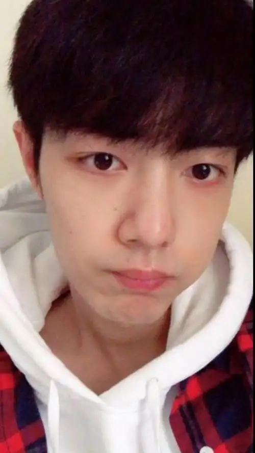 肖战#你喜欢素颜哥哥还是成熟哥哥?