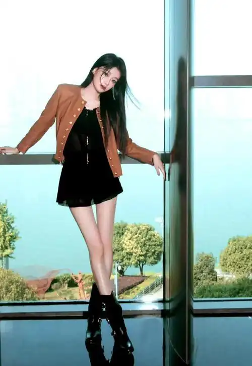 明星壁纸有比得过她这双细腿的吗