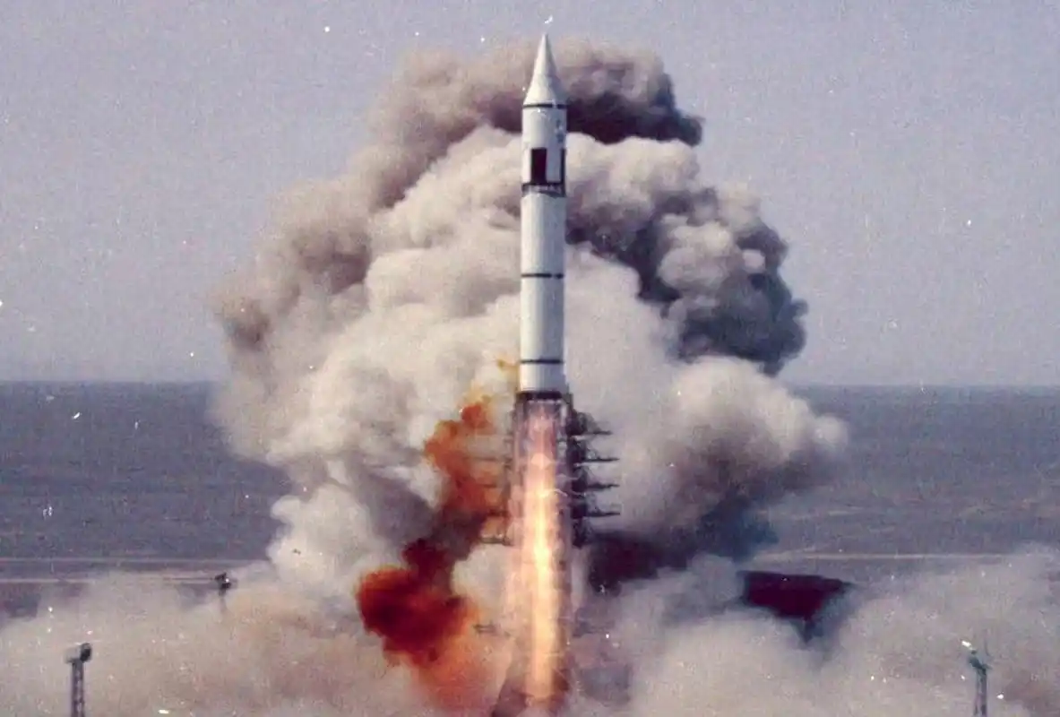 1980年5月18日,我国第一枚洲际弹道导弹"东风五号"发射成功.