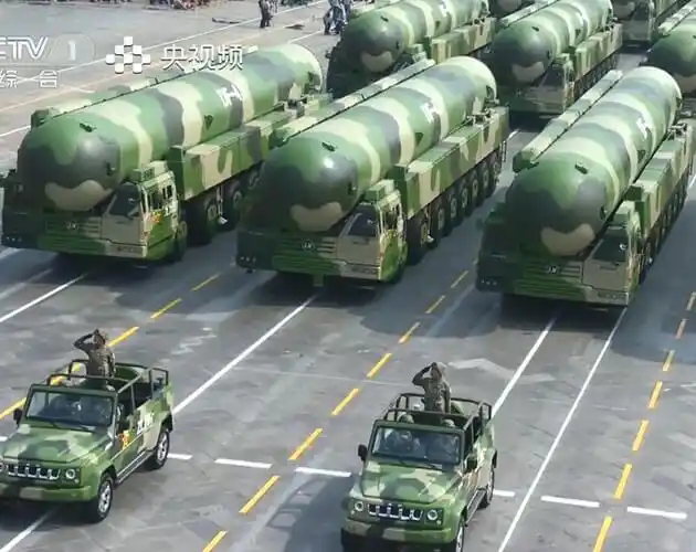东风-41核导弹方队