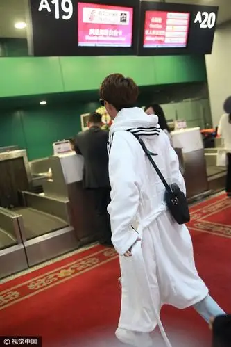 马天宇背影帅气.  图片来源:h/视觉中国