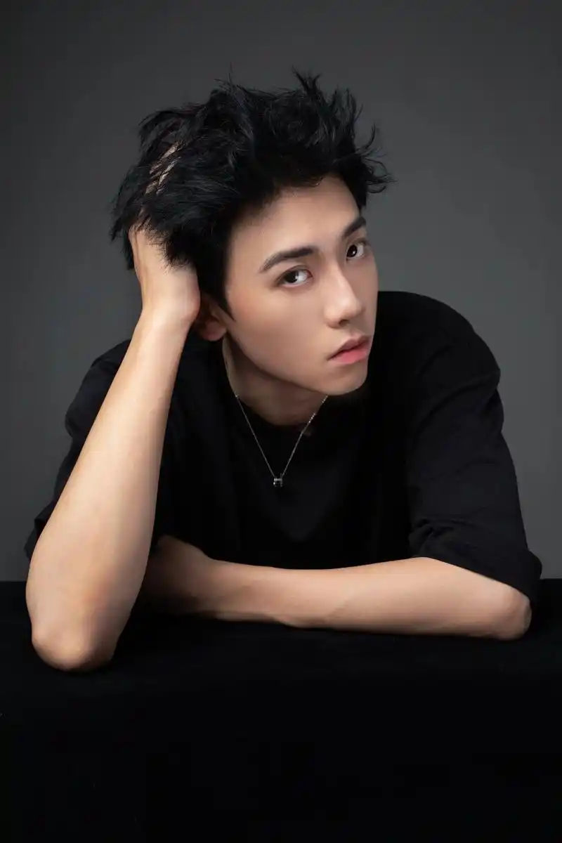 男生质感肖像 |普通人也能帅成男明星         坐标:深圳南山科技园