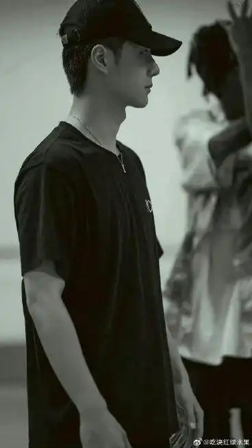 肖战素颜vs王一博素颜 你更喜欢谁的颜