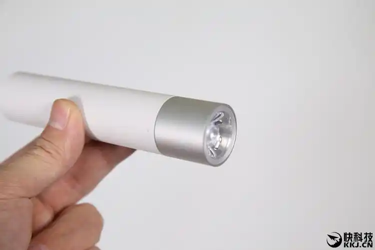 79元小米随身手电筒开箱图赏:这颜值瞬间种草