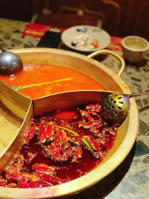 【春日食单】吃小龙坎火锅,人生没有过不去的坎